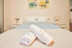 Riverside (with 3 Bedrooms) by JC