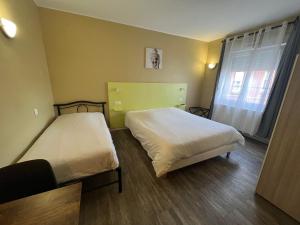 Appart'hotels Hotel Les Jardins Dunkerque centre : Chambre Triple - Vue sur Jardin