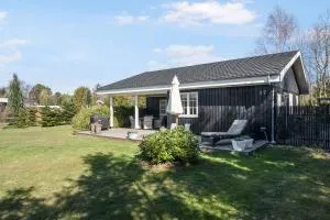 Luxurious And Inviting Cottage Close To The Beach - Nykøbing Falster