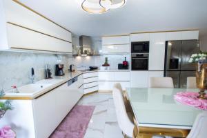 Villa Virginia, heated pool, Kalamaki