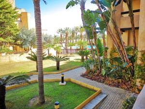 APARTAMENTO DOS DORMITORIOS BAJO, VISTAS PISCINA