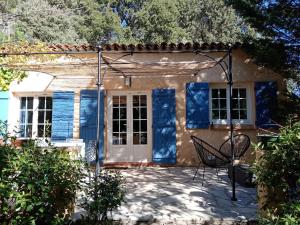 Maisons d'hotes Au Mas Saint Pierre : Studio Lit King-Size avec Canapé-Lit