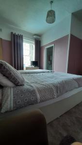Twin Room with Shower room in The Coventry Guest House