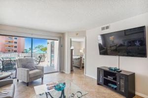 Beach Palms- Unit 102