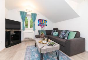 "Villa Kostela"-Villa in nature with 4 bedrooms, 2 bathrooms and 2 kitchens