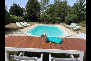 Maisons de vacances Spacious & Characterful 6 Bed Farmhouse with Pool : photos des chambres