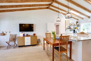 Pet-Friendly Home about 6 Mi to Jensen Beach Park!