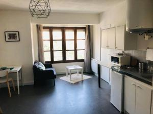 Appartements Saint Etienne Grand studio proche tout acces : photos des chambres