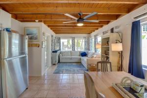 Siren Song - Cozy Marathon Getaway with Garden!