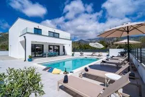 Villa Invigo - Brand New Private Pool Villa - Čibača