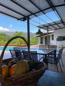 Extraordinaria casa con piscina y pura naturaleza Honda