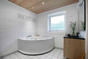 Home For The Family In Quiet Surroundings