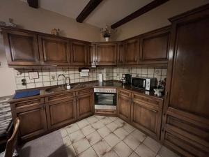 Duisburg FeelHome, Flughafen nah,3-Schlafzimmer, Dusche ebenerdig, Zentral, WiFi, Ground Floor