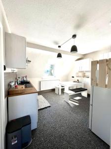 Duisburg FeelHome, Flughafen nah,2-Schlafzimmer, Badewanne, Zentral, WiFi, Top Floor