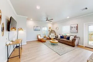 Caisson Modern Beach Cottage - Surfside