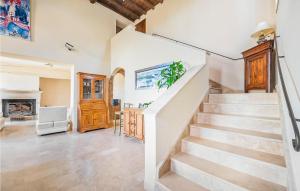 Maisons de vacances Beautiful home in Roujan with 5 Bedrooms, WiFi and Outdoor swimming pool : photos des chambres