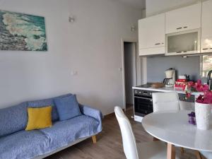 Apartments with parking spaces Postira, Brac - 727
