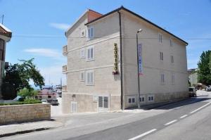 Rooms by the sea Krilo Jesenice, Omis - 17901