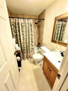 Mountain Harbor Queen Guest Room on Lake Ouachita