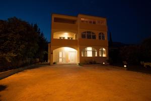 Apartments with parking spaces Kastel Kambelovac, Kastela - 21071