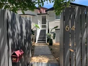 Charming 1920's 4Br freestanding Plantation Qldr. - Yekibin