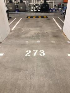 Prime position 1.5 BR w view parking roof pool