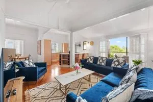 Charming 5BR Family Home w/Pool 10min from Airport - Albany Creek