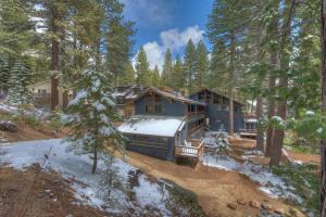 Extra Spacious 2BR Cabin w Office and Outdoor Deck