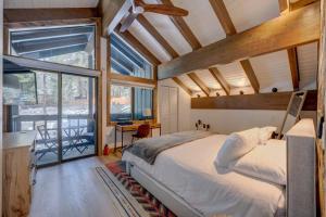 Extra Spacious 2BR Cabin w Office and Outdoor Deck