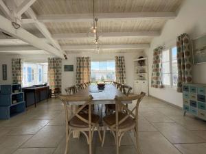 Maisons de vacances Maison Saint-Denis-d'Oleron, 6 pieces, 10 personnes - FR-1-246A-226 : photos des chambres