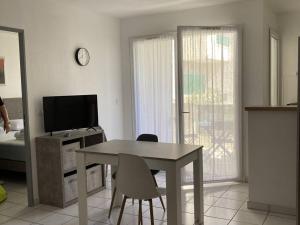 Appartements Appartement Canet-en-Roussillon, 2 pieces, 4 personnes - FR-1-696-33 : photos des chambres