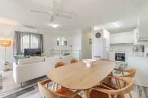 LA Ronde 2 - Drift Off to the Rhythmic Waves of Pippi Beach - Holiday Yamba