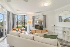 La Ronde 2 - Hear the Surf