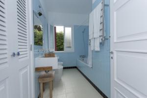 Four-Bedroom House room in Lake View House