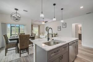 Family Villa King Bed, 3 bedrooms 2baths, 7 guests, Close to Beaches, Golfing, Fishing