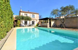 Maisons de vacances Amazing Home In Sorgues With Outdoor Swimming Pool, Wifi And 3 Bedrooms : photos des chambres