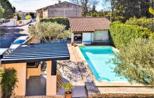 Maisons de vacances Amazing Home In Sorgues With Outdoor Swimming Pool, Wifi And 3 Bedrooms : photos des chambres