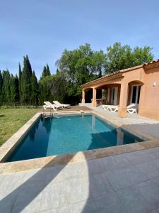 Maisons de vacances La maison d'Angelo - 8 personnes - piscine : photos des chambres