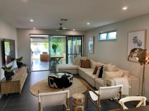The Palm - Beachside Home with Heated Pool, Cinema & Games Room