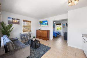 Cottage Bungalow Near Beach! King Bed with Pool & BBQ - 4hvězdičkové hotely ve městě Fort Myers