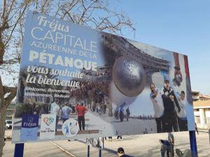 Appartements Appart 6 pieces pour 8 pers. a St Raphael, centre-ville proche plage - FR-1-226A-43 : Appartement (8 Adultes)