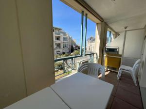 Appartements Appartement Chatelaillon-Plage, 2 pieces, 4 personnes - FR-1-246-649 : photos des chambres