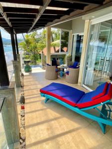 Ocean Suite By A&J - Exceptional Beachfront Apartment - Candidasa