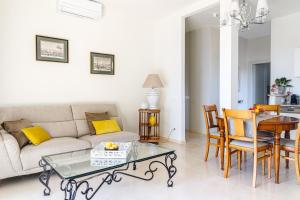 Sea View Apartment with Private Secure Parking 1