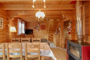 Chalets Chalet avec Jacuzzi et Piscine, deco soignee esprit cocooning : photos des chambres