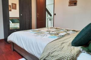 Villas Villa confortable avec Jacuzzi a Chevannes : photos des chambres