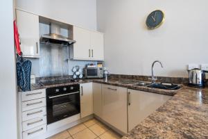 Premier One-Bedroom Apartment with Sea View - 8 room in Astor House