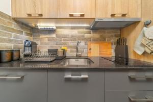 The HostMaster La Casa Elegante