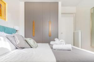 The HostMaster La Casa Elegante