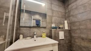 Appartements Le SMART - Parking - Terrasse - Wifi - Mulhouse - Relax BNB : photos des chambres